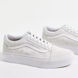 New with tags Vans Old Skool Platform Tonal Floral sneakers in off-white 8.5 W